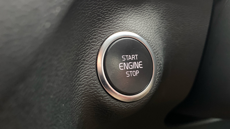 Volvo XC40 2.0 B4P Plus Dark 5dr Auto Petrol Estate